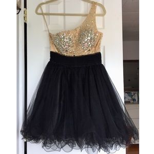 One-shoulder short dress